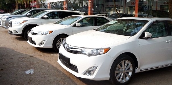 Mua ô tô ra khỏi showroom mất trăm triệu, khách phát hoảng - Ảnh 1. Mua ô tô ra khỏi showroom mất trăm triệu, khách phát hoảng - Ảnh 1.