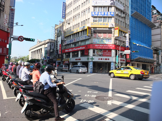 Vì sao Đài Loan đông xe máy nhất thế giới nhưng vẫn không tắc đường? - Ảnh 1.