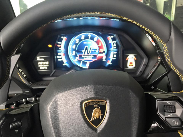 Bắt gặp siêu xe Lamborghini Aventador S LP740-4 2017 trên đường vận chuyển vào Sài Gòn - Ảnh 4.