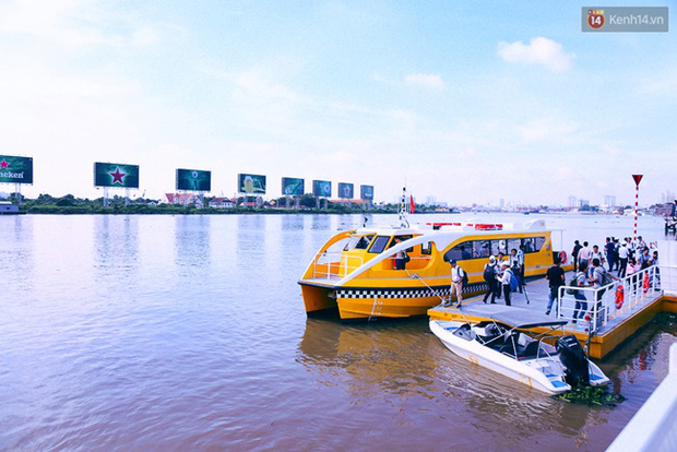 Cận cảnh tuyến buýt đường sông với nội thất hiện đại lần đầu tiên chạy thử nghiệm ở Sài Gòn - Ảnh 2.