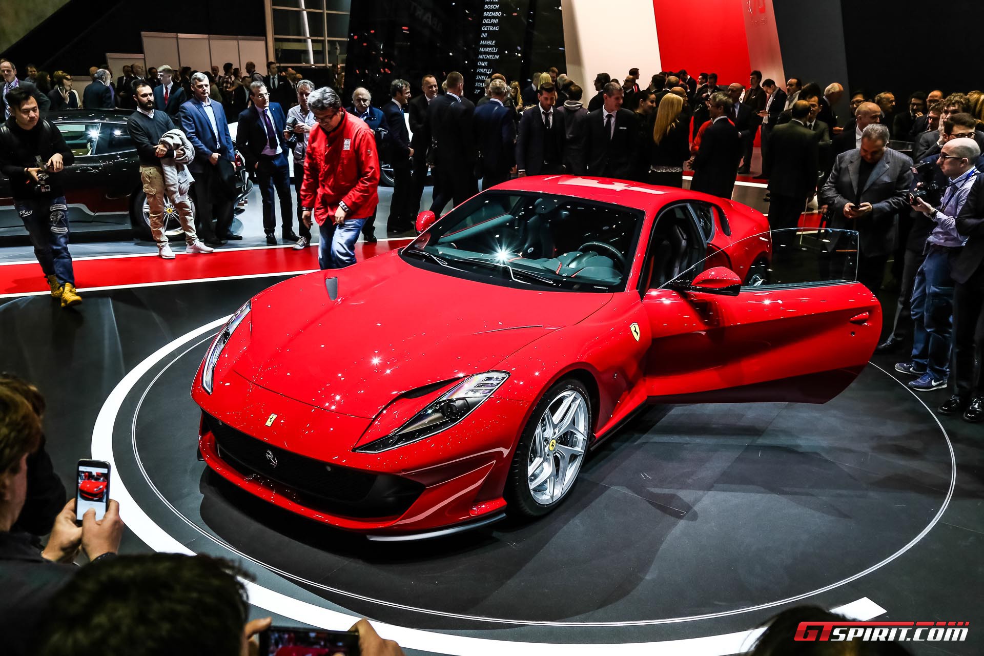 Siêu xe Ferrari 812 Superfast ngấp nghé ra mắt tại Đông Nam Á - Ảnh 2. Siêu xe Ferrari 812 Superfast ngấp nghé ra mắt tại Đông Nam Á - Ảnh 2.