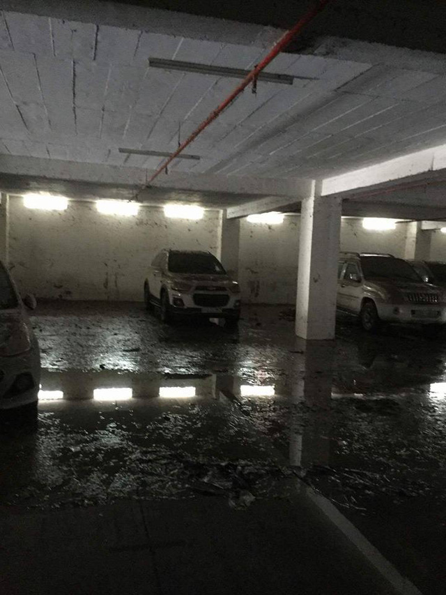 Mưa lớn kéo dài tại Bà Rịa - Vũng Tàu khiến hàng loạt ô tô chết đuối trong hầm chung cư - Ảnh 6.