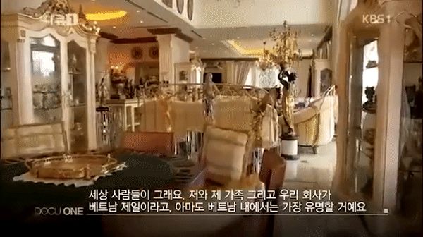 Biệt thự dát vàng và dàn siêu xe cực khủng của nhà tỷ phú Jonathan Hạnh Nguyễn bất ngờ xuất hiện trên kênh KBS Hàn Quốc  - Ảnh 2.