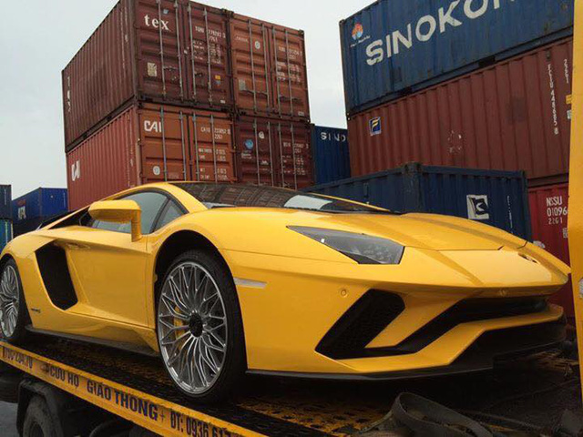 Bắt gặp siêu xe Lamborghini Aventador S LP740-4 2017 trên đường vận chuyển vào Sài Gòn - Ảnh 5.