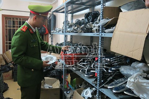  Đột k&iacute;ch kho h&agrave;ng khủng của b&agrave; tr&ugrave;m phụ t&ugrave;ng &ocirc; t&ocirc; - Ảnh 6.