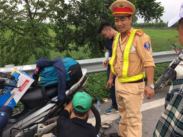 Hàng loạt xe dính bẫy đinh trên cao tốc Hà Nội - Bắc Giang, tài xế khóc dở mếu dở giữa trời nắng - Ảnh 10.