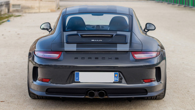 Porsche 911 R có 1 không 2 trên thế giới được rao bán với giá cao - Ảnh 11. Porsche 911 R có 1 không 2 trên thế giới được rao bán với giá cao - Ảnh 11.