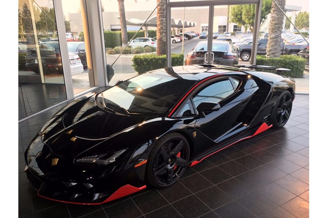 Đây là chiếc Lamborghini Centenario đầu tiên trên thế giới được rao bán