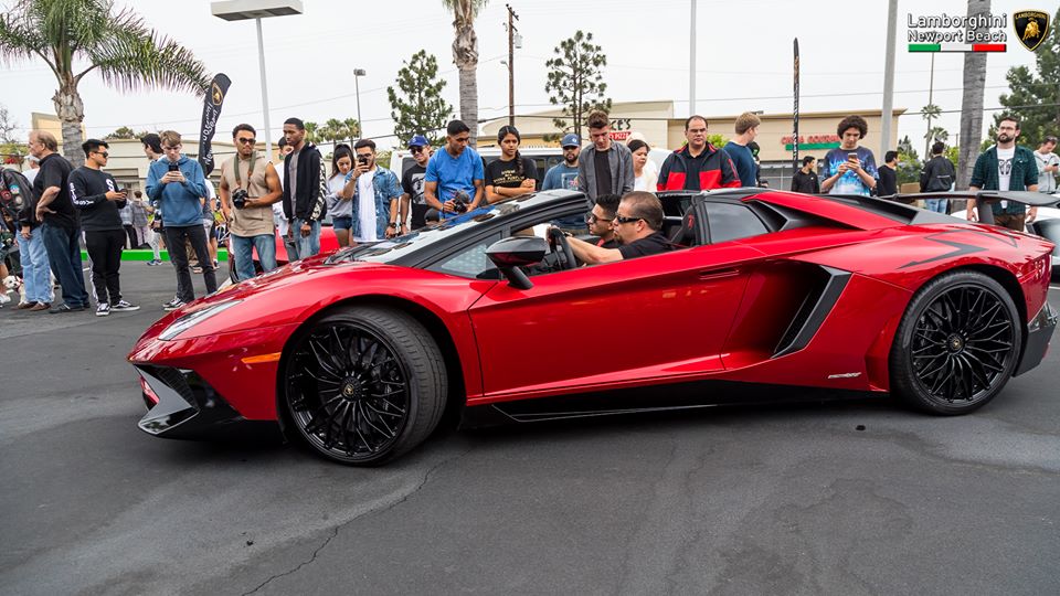 12 chiếc siêu xe hàng hiếm Lamborghini Aventador SV đủ màu sắc xuất hiện  tại Mỹ