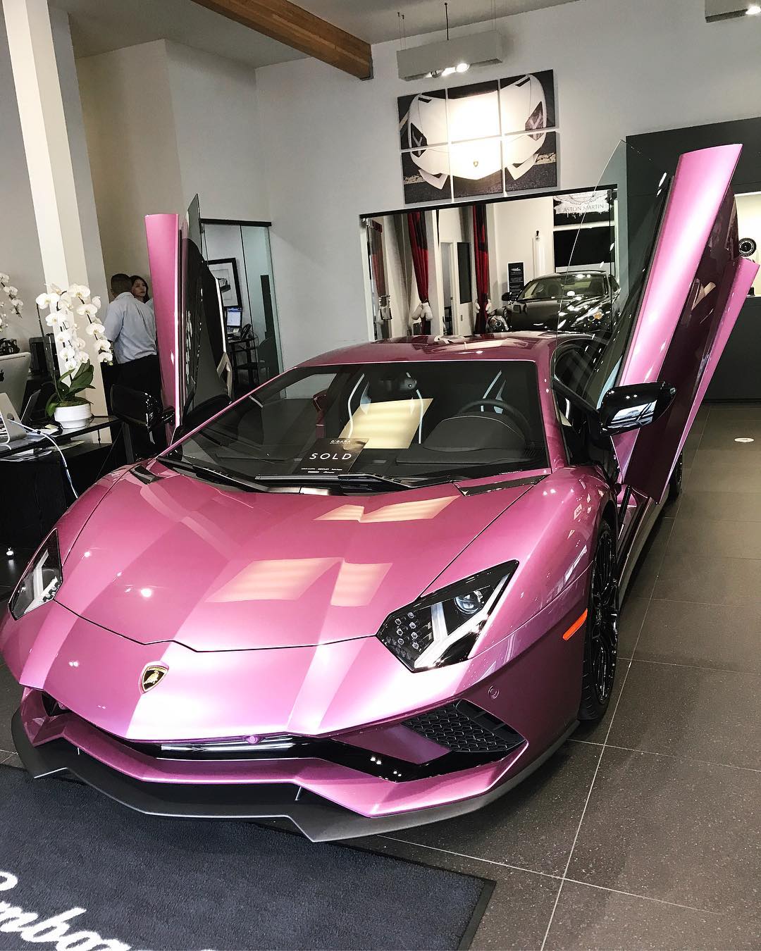 Ngất ngây với bộ áo tím trên siêu xe Lamborghini Aventador S LP740-4