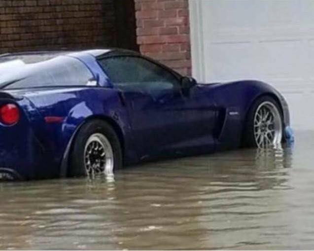 Nhiều siêu xe và xe thể thao chìm trong nước lũ sau cơn bão Harvey tại Mỹ - Ảnh 6.
