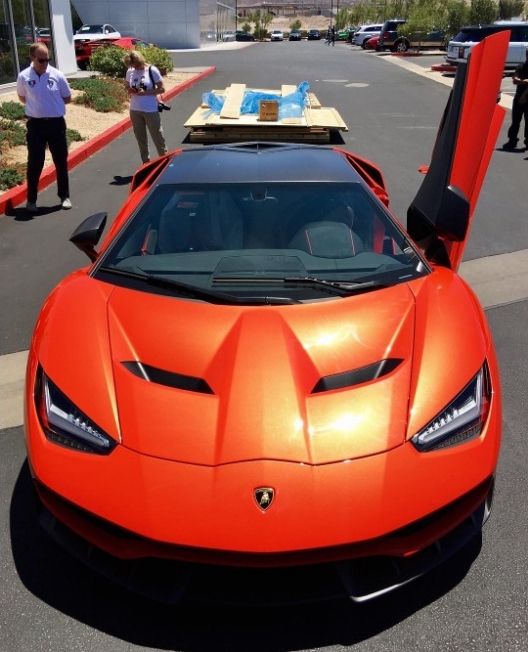 Siêu phẩm Lamborghini Centenario xuất hiện tại kinh đô cờ bạc Las Vegas - Ảnh 4.