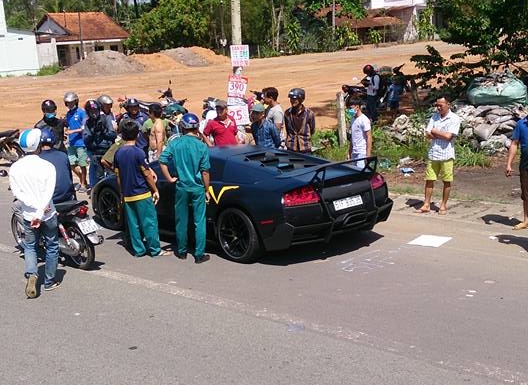 Cư dân mạng tranh cãi về tai nạn của siêu xe Lamborghini Murcielago SV độc nhất Việt Nam - Ảnh 3.