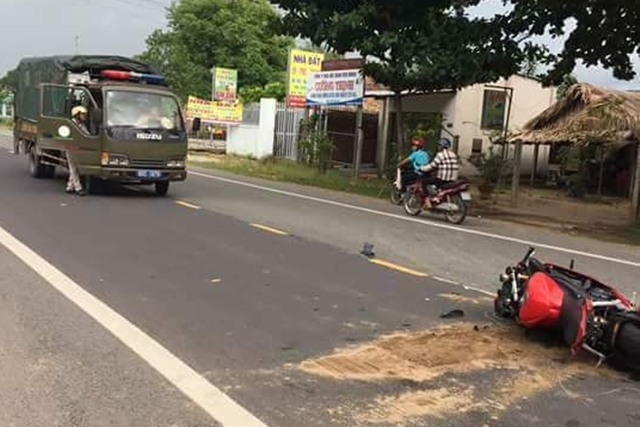 Đồng Nai: Yamaha YZF-R6 chạy tốc độ cao tông vào Honda Civic 2017 - Ảnh 3. Đồng Nai: Yamaha YZF-R6 chạy tốc độ cao tông vào Honda Civic 2017 - Ảnh 3.