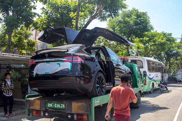 SUV điện Tesla Model X P100D độc nhất Việt Nam được cho đi đăng kiểm - Ảnh 4.