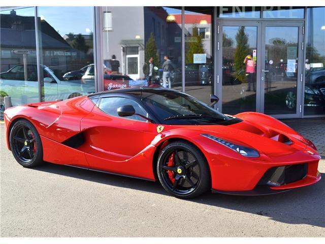 Đây là 2 chiếc Ferrari LaFerrari có giá điên rồ nhất thế giới, tổng giá trị gần 500 tỷ Đồng - Ảnh 1. Đây là 2 chiếc Ferrari LaFerrari có giá điên rồ nhất thế giới, tổng giá trị gần 500 tỷ Đồng - Ảnh 1.