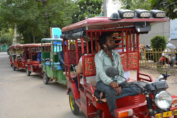 Cách người nghèo Ấn Độ tiếp cận xe điện khi chưa thể mua ô tô - Ảnh 2.
