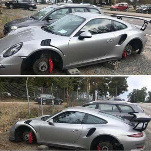 Siêu xe Porsche 911 GT3 RS bị ăn trộm bánh xe khi đỗ qua đêm - Ảnh 1.