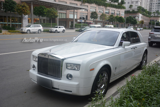 Hàng hiếm Rolls-Royce Phantom Rồng xuất hiện trong buổi khai trương một cửa hàng tại quận 2 - Ảnh 11.