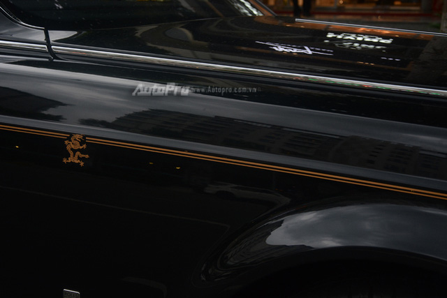 Hàng hiếm Rolls-Royce Phantom Rồng xuất hiện trong buổi khai trương một cửa hàng tại quận 2 - Ảnh 5.