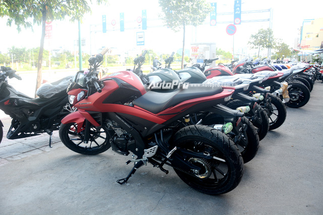 Cận cảnh lô xe côn tay Yamaha V-Ixion R 2017 mới về Việt Nam, giá hơn 70 triệu Đồng - Ảnh 6.