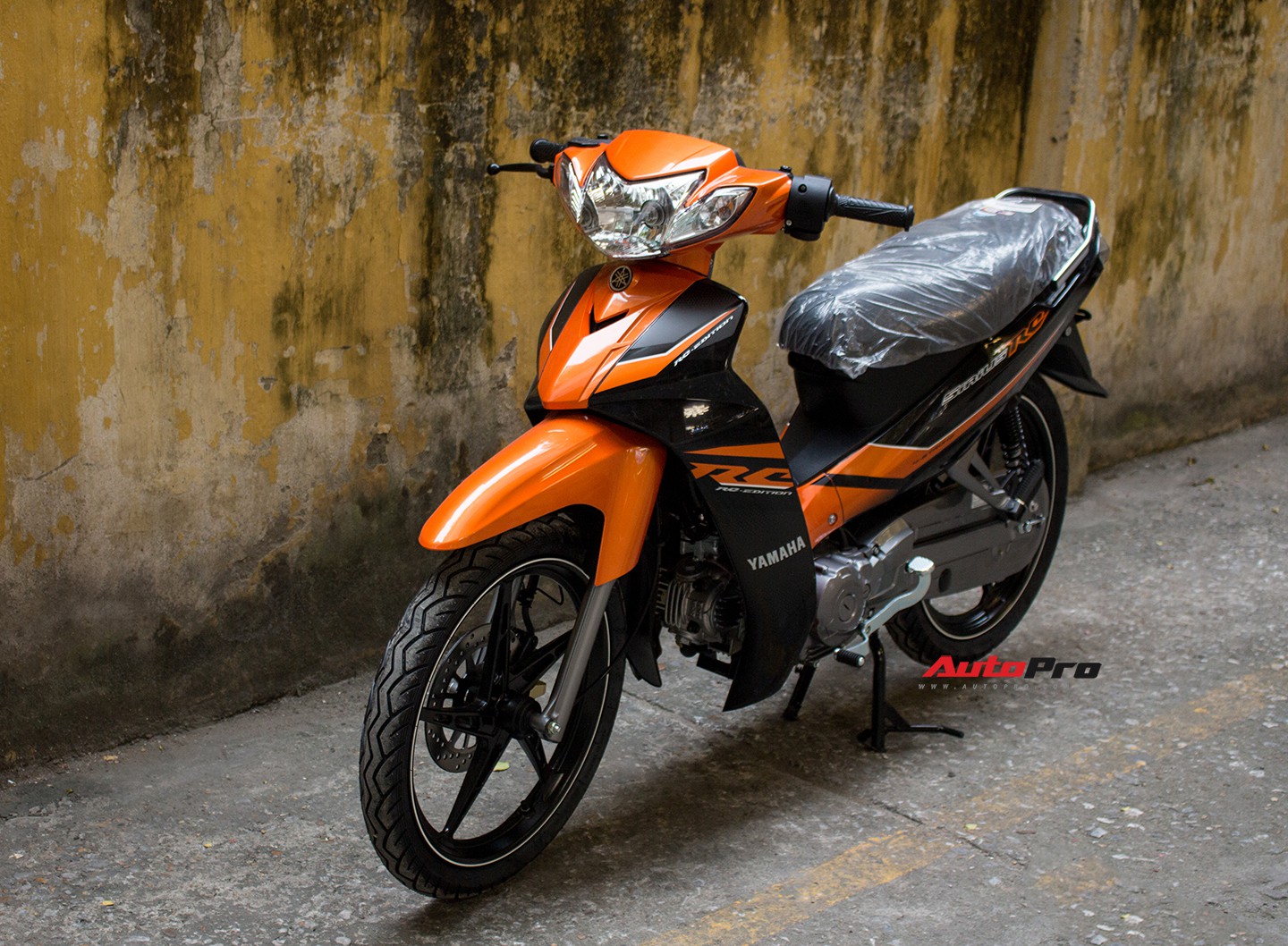 Chi tiết xe máy bán chạy nhất Việt Nam trong bản màu mới