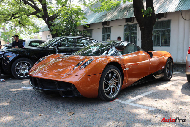 Minh “nhựa” đem siêu xe Pagani Huayra đi đăng ký biển số lần thứ 3 nhưng không thành - Ảnh 4. Minh “nhựa” đem siêu xe Pagani Huayra đi đăng ký biển số lần thứ 3 nhưng không thành - Ảnh 4.