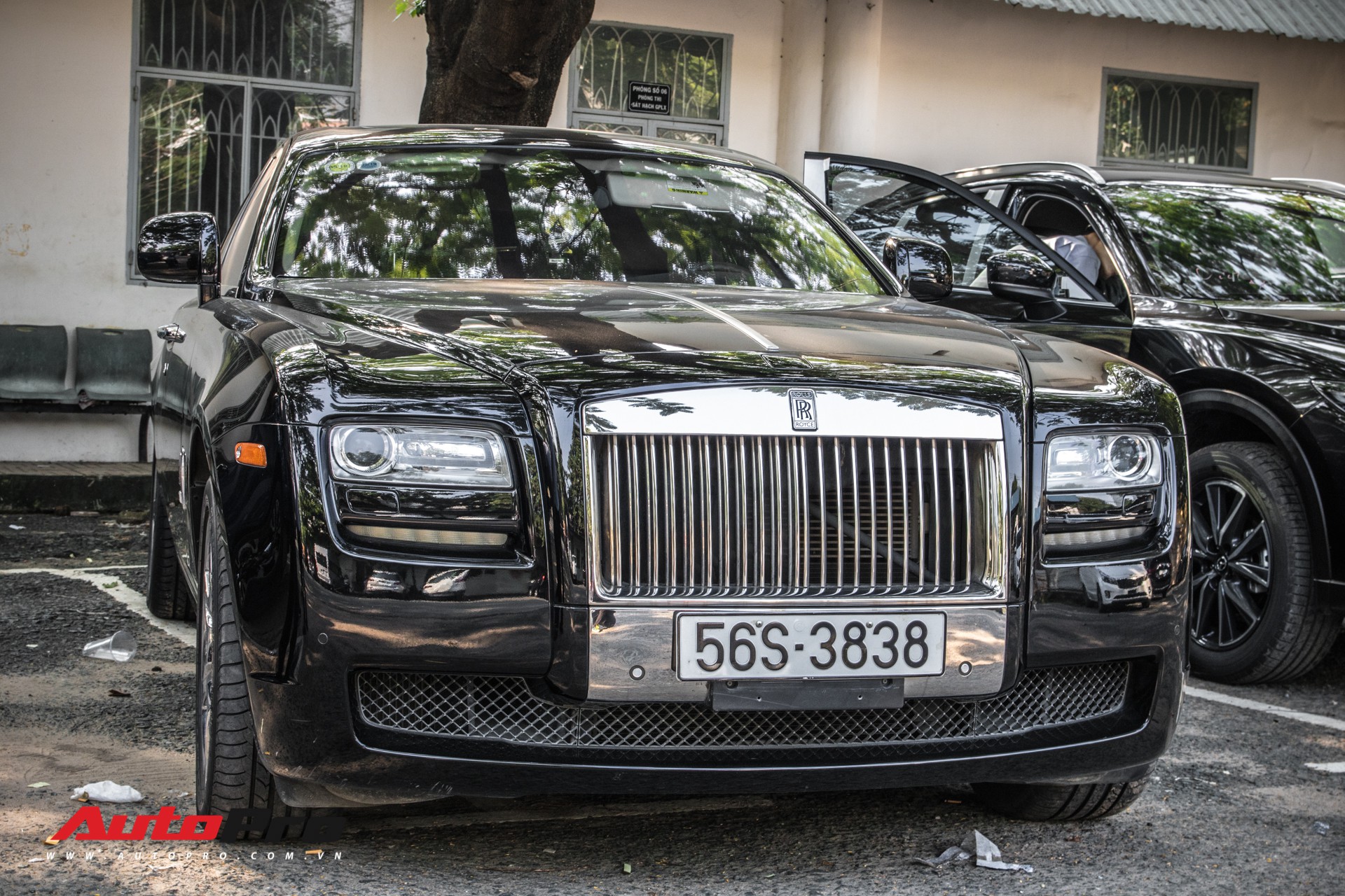 Rolls-Royce Ghost của Minh nhựa đổi màu độc đáo, phong cách hai tông màu mới là điểm nhấn - Ảnh 5.