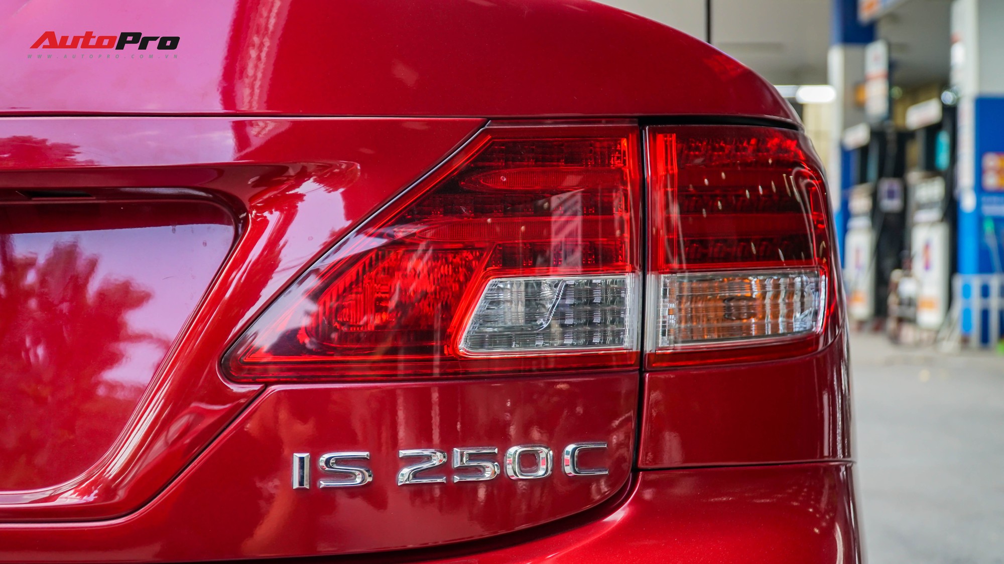 Xe thể thao mui trần Lexus IS250C chào bán hơn 1,3 tỷ đồng sau 7 năm tuổi