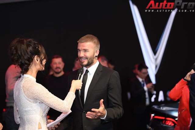 Ảnh: David Beckham cùng Hoa hậu Việt Nam 2018 Trần Tiểu Vy bên cạnh cặp đôi xe VinFast tại Paris - Ảnh 7.