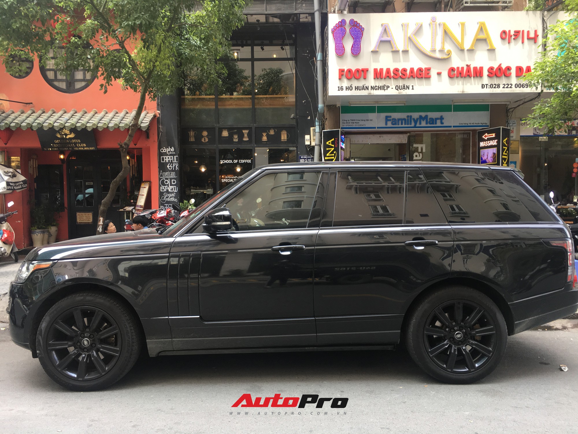 Range Rover Autobiography của đại gia Sài Gòn 