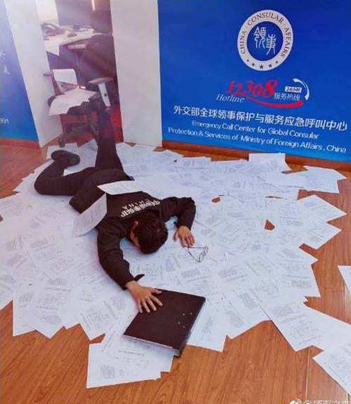 Trung Quốc: Đừng bất chấp chạy theo trào lưu ngã sấp mặt Falling Stars Challenge để rồi dính án phạt như cô gái này - Ảnh 4.