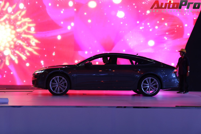 Audi A7 Sportback đã về tới SECC tham dự Triển lãm Ô tô Việt Nam 2018 - Ảnh 4.