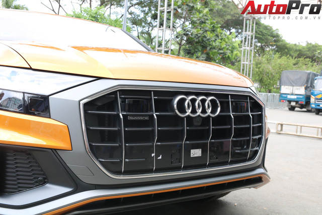 SUV cỡ lớn Audi Q8 lộ diện tại SECC trước thềm Triển lãm Ô tô Việt Nam 2018 - Ảnh 3. SUV cỡ lớn Audi Q8 lộ diện tại SECC trước thềm Triển lãm Ô tô Việt Nam 2018 - Ảnh 3.