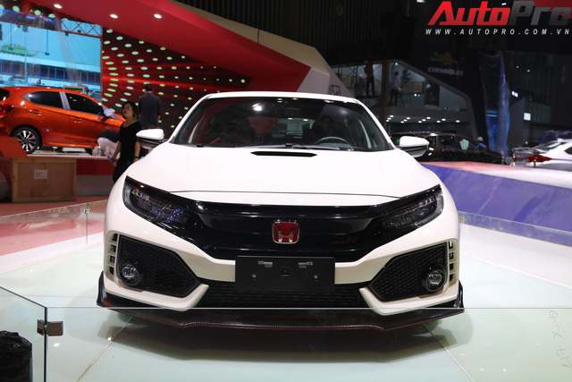 Cận cảnh Honda Civic Type R lần đầu có mặt tại Việt Nam, góp mặt tại Triển lãm Ô tô Việt Nam 2018 - Ảnh 5.
