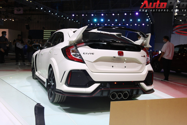Cận cảnh Honda Civic Type R lần đầu có mặt tại Việt Nam, góp mặt tại Triển lãm Ô tô Việt Nam 2018 - Ảnh 7. Cận cảnh Honda Civic Type R lần đầu có mặt tại Việt Nam, góp mặt tại Triển lãm Ô tô Việt Nam 2018 - Ảnh 7.