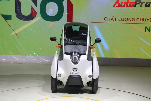 Xe lạ Toyota i-ROAD đã có mặt tại SECC cho Triển lãm Ô tô Việt Nam 2018 - Ảnh 3.