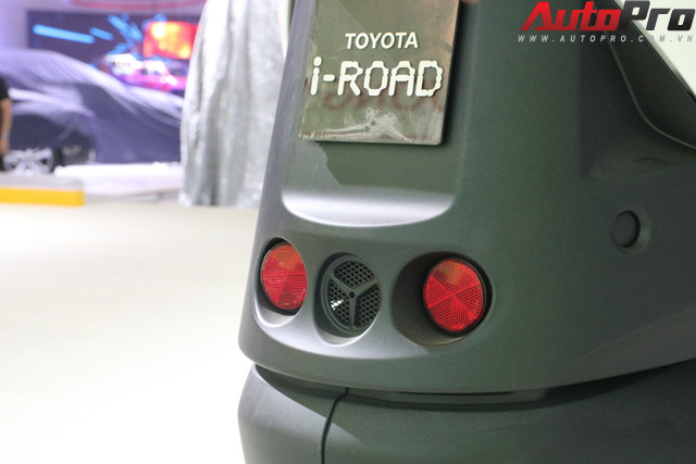 Xe lạ Toyota i-ROAD đã có mặt tại SECC cho Triển lãm Ô tô Việt Nam 2018 - Ảnh 6.