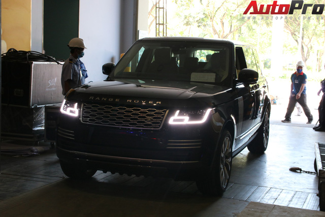 Hàng nóng Range Rover Autobiography LWB lộ diện ngay trước thềm Triển lãm Ô tô Việt Nam 2018 - Ảnh 2. Hàng nóng Range Rover Autobiography LWB lộ diện ngay trước thềm Triển lãm Ô tô Việt Nam 2018 - Ảnh 2.
