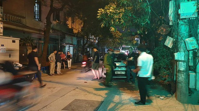 Hà Nội: Người dân kể lại giây phút tài xế Mazda CX-5 rút súng bắn rồi đánh và lái xe chèn qua nạn nhân  - Ảnh 5.