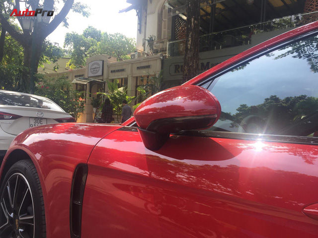 Chiếc Porsche Panamera hàng độc với gói tùy chọn trị giá cả tỷ đồng lăn bánh trên phố Hà Nội - Ảnh 6. Chiếc Porsche Panamera hàng độc với gói tùy chọn trị giá cả tỷ đồng lăn bánh trên phố Hà Nội - Ảnh 6.