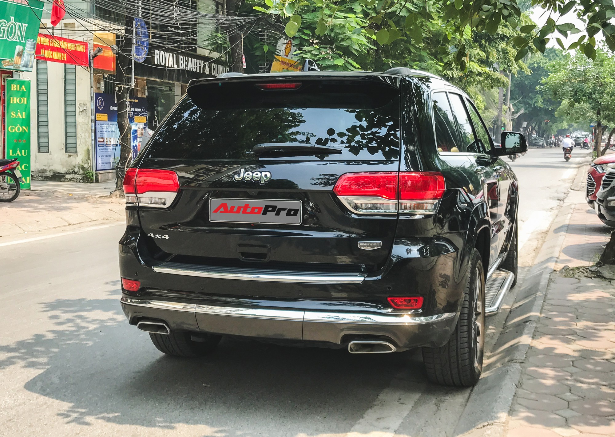 Bắt gặp h&agrave;ng hiếm Jeep Grand Cherokee Summit 4x4 tại Việt Nam - Ảnh 12.