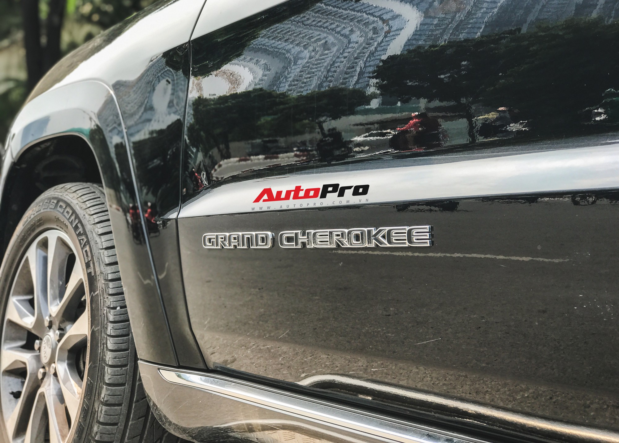 Bắt gặp h&agrave;ng hiếm Jeep Grand Cherokee Summit 4x4 tại Việt Nam - Ảnh 7.