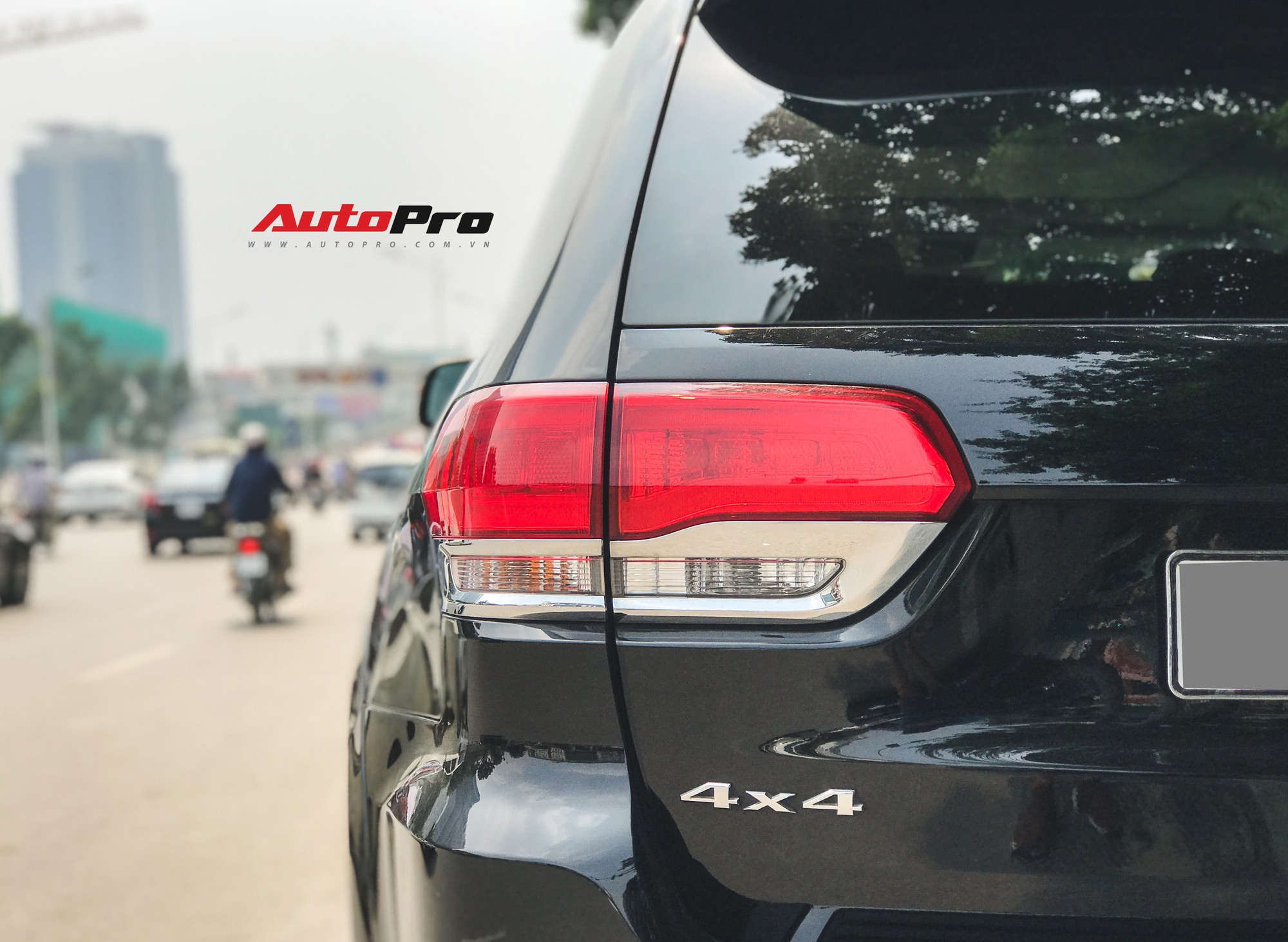 Bắt gặp h&agrave;ng hiếm Jeep Grand Cherokee Summit 4x4 tại Việt Nam - Ảnh 10.