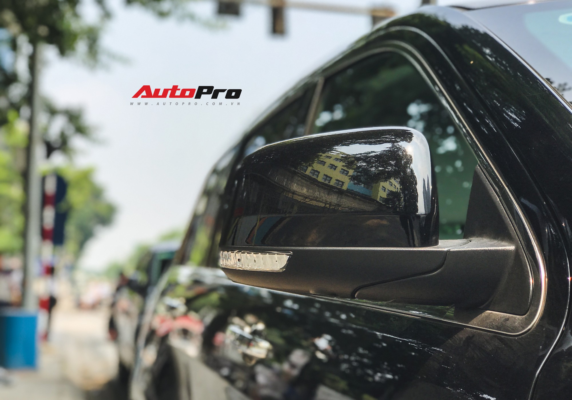 Bắt gặp h&agrave;ng hiếm Jeep Grand Cherokee Summit 4x4 tại Việt Nam - Ảnh 6.