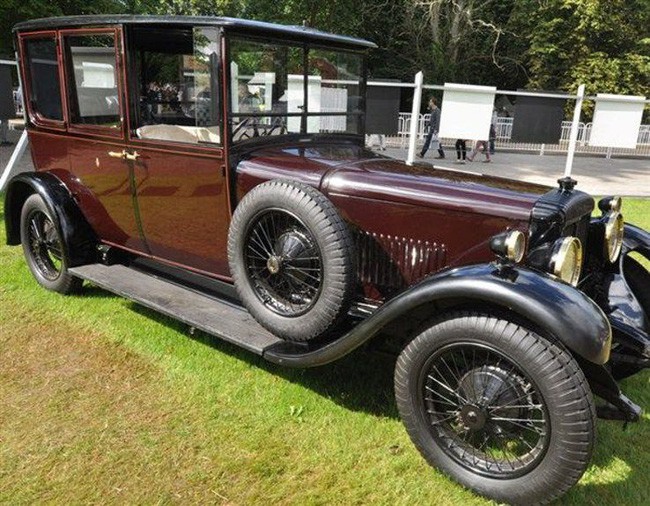 C&oacute; một sự thật bất ngờ l&agrave; Nữ ho&agrave;ng kh&ocirc;ng c&oacute; bằng l&aacute;i xe nhưng bộ sưu tập xe hơi của b&agrave; khiến nhiều người phải cho&aacute;ng ngợp - Ảnh 13.