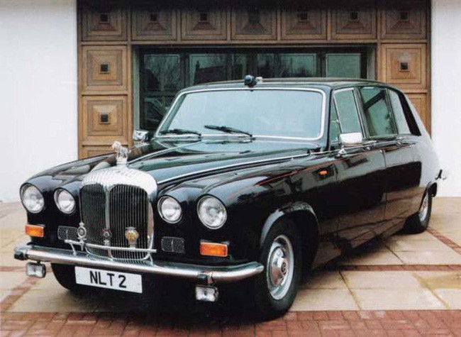 C&oacute; một sự thật bất ngờ l&agrave; Nữ ho&agrave;ng kh&ocirc;ng c&oacute; bằng l&aacute;i xe nhưng bộ sưu tập xe hơi của b&agrave; khiến nhiều người phải cho&aacute;ng ngợp - Ảnh 18.