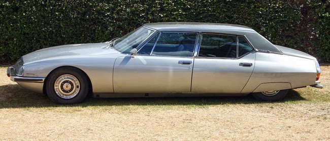 C&oacute; một sự thật bất ngờ l&agrave; Nữ ho&agrave;ng kh&ocirc;ng c&oacute; bằng l&aacute;i xe nhưng bộ sưu tập xe hơi của b&agrave; khiến nhiều người phải cho&aacute;ng ngợp - Ảnh 3.