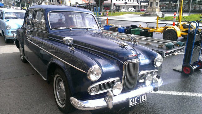 C&oacute; một sự thật bất ngờ l&agrave; Nữ ho&agrave;ng kh&ocirc;ng c&oacute; bằng l&aacute;i xe nhưng bộ sưu tập xe hơi của b&agrave; khiến nhiều người phải cho&aacute;ng ngợp - Ảnh 6.