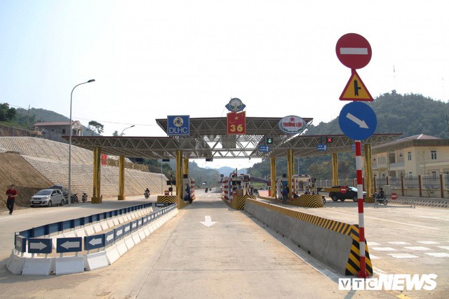 Ảnh: Tuyến đường BOT nghìn tỷ đồng cắt núi nối Hà Nội - Hòa Bình trước ngày thông xe  - Ảnh 7.